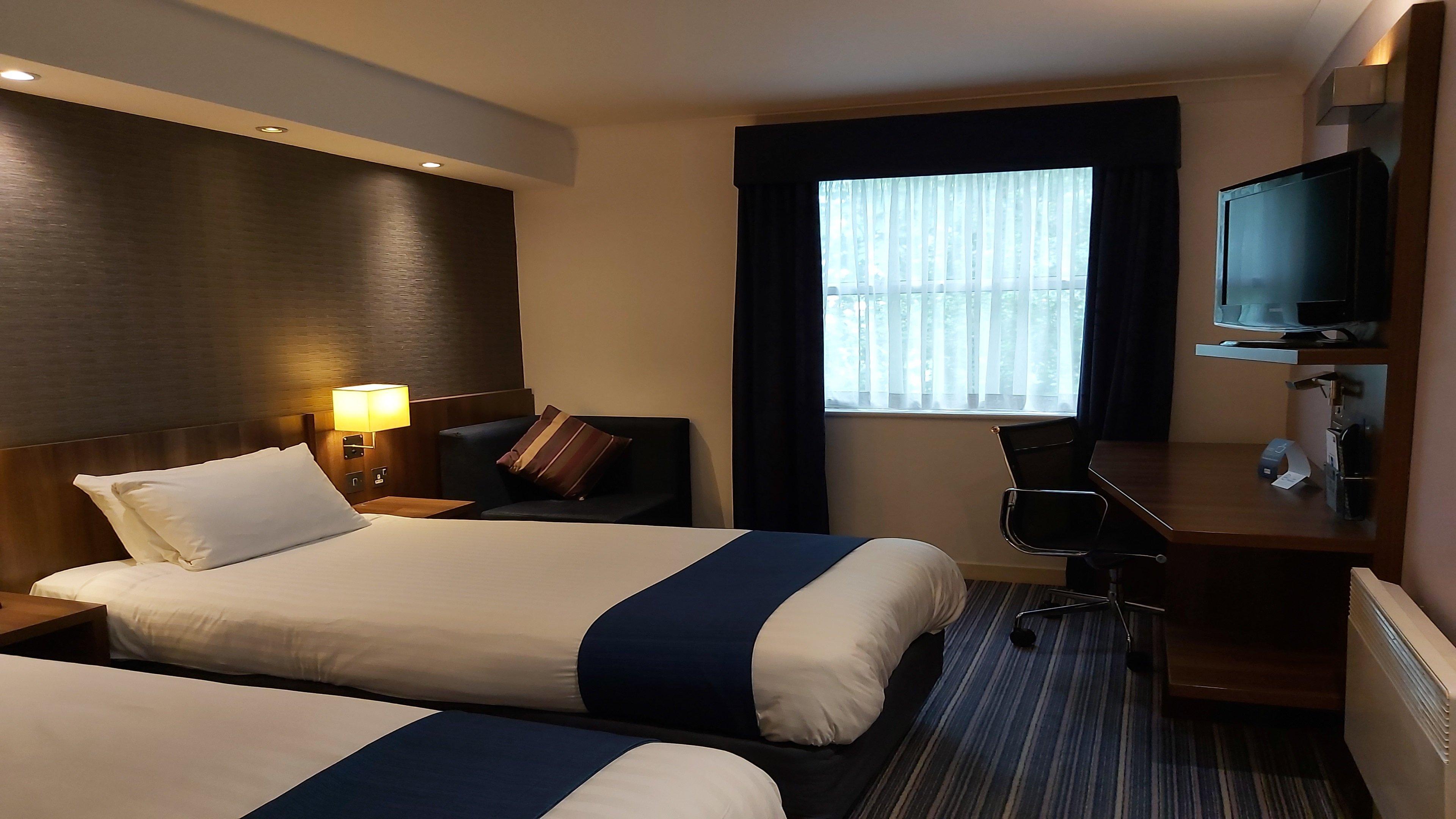 Holiday Inn Express Glenrothes By Ihg Екстер'єр фото
