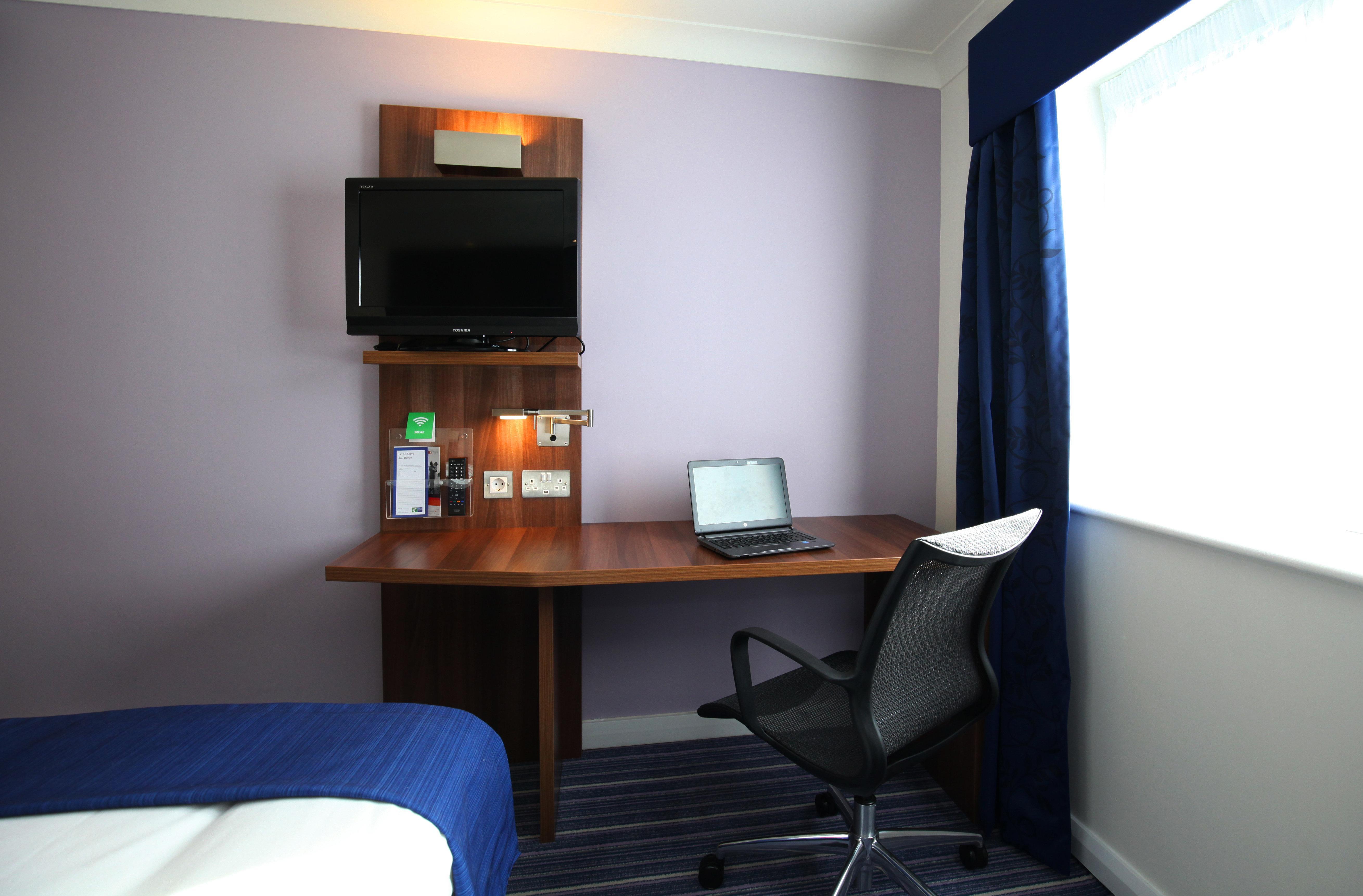Holiday Inn Express Glenrothes By Ihg Екстер'єр фото