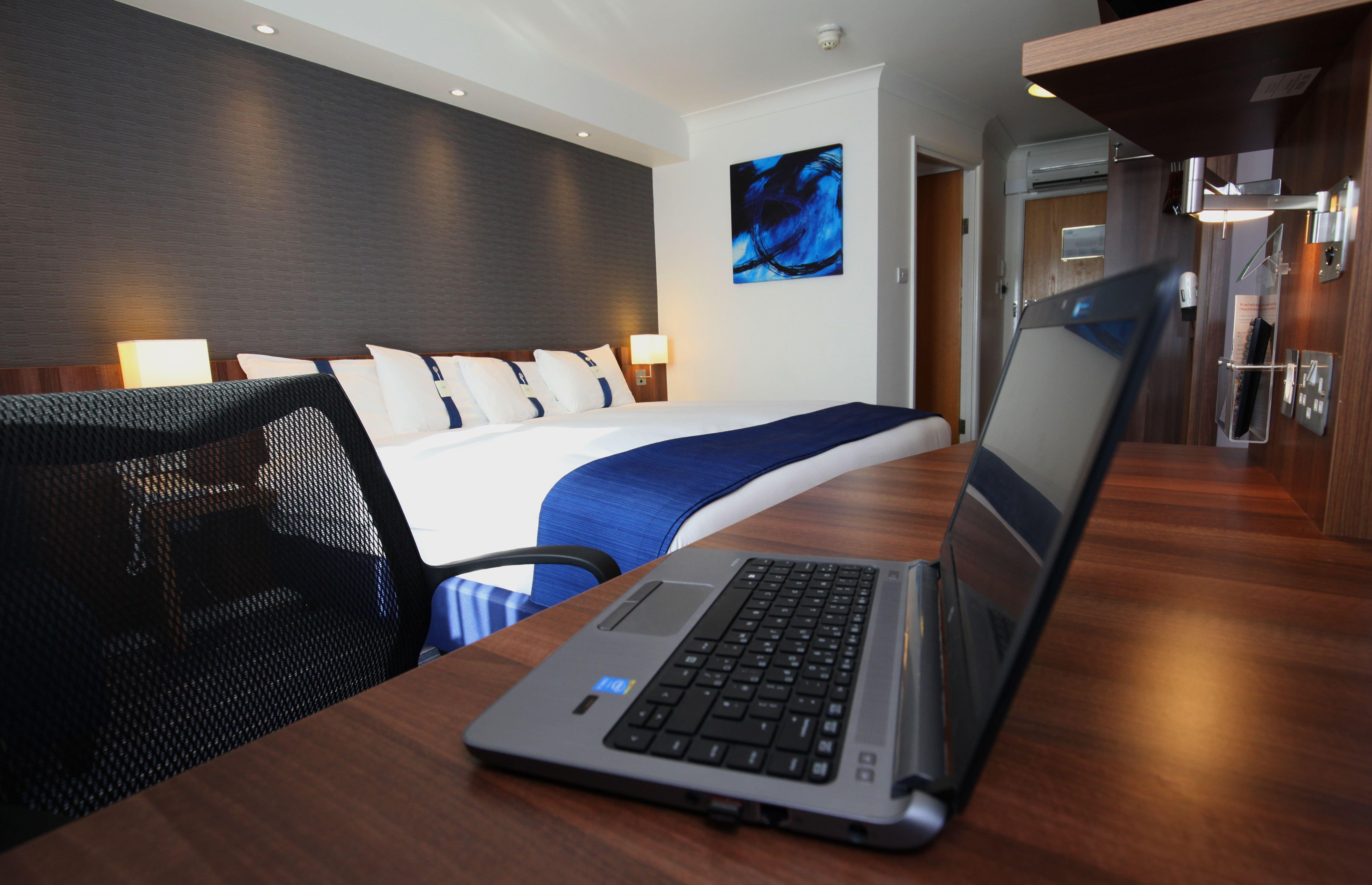 Holiday Inn Express Glenrothes By Ihg Екстер'єр фото