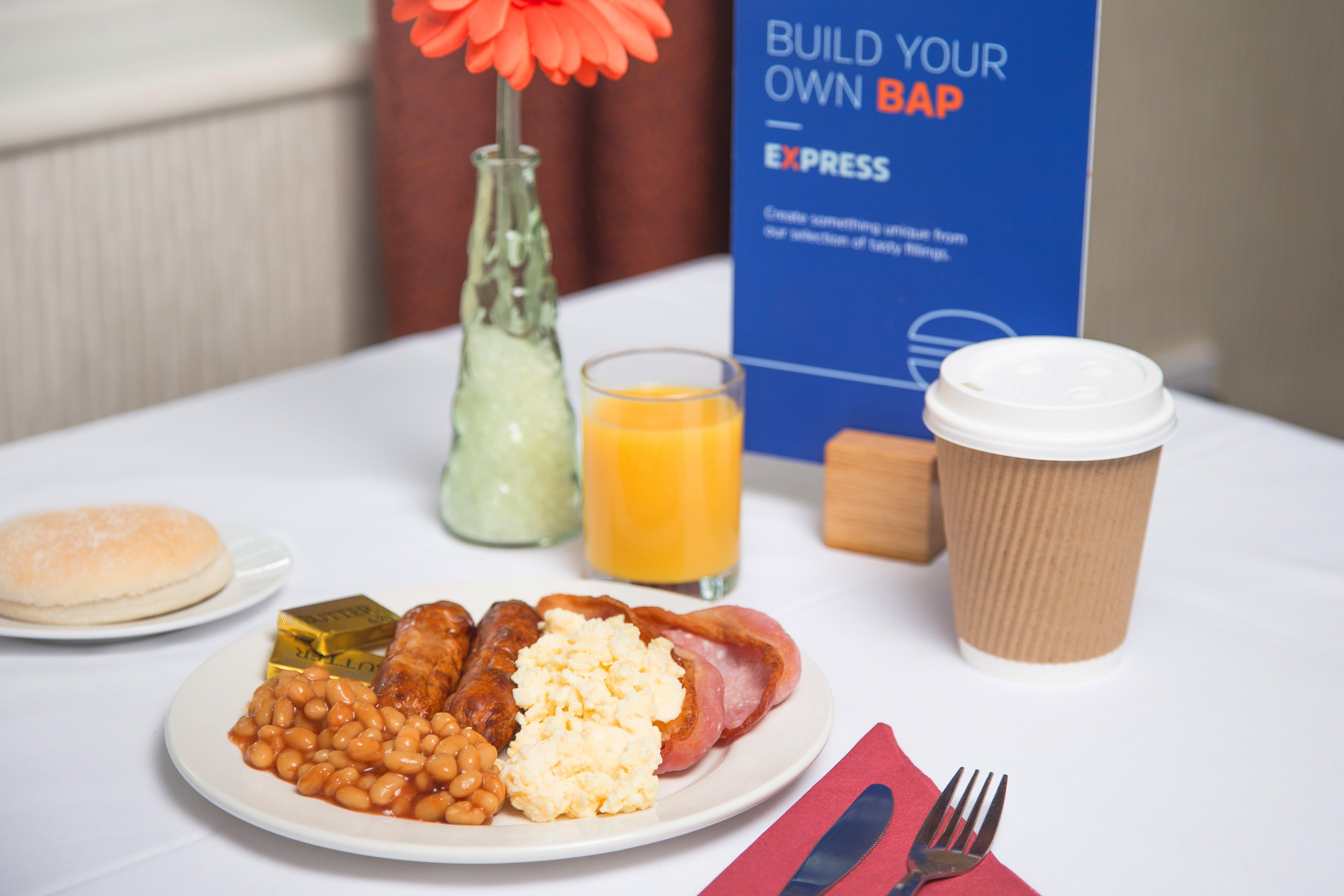 Holiday Inn Express Glenrothes By Ihg Екстер'єр фото