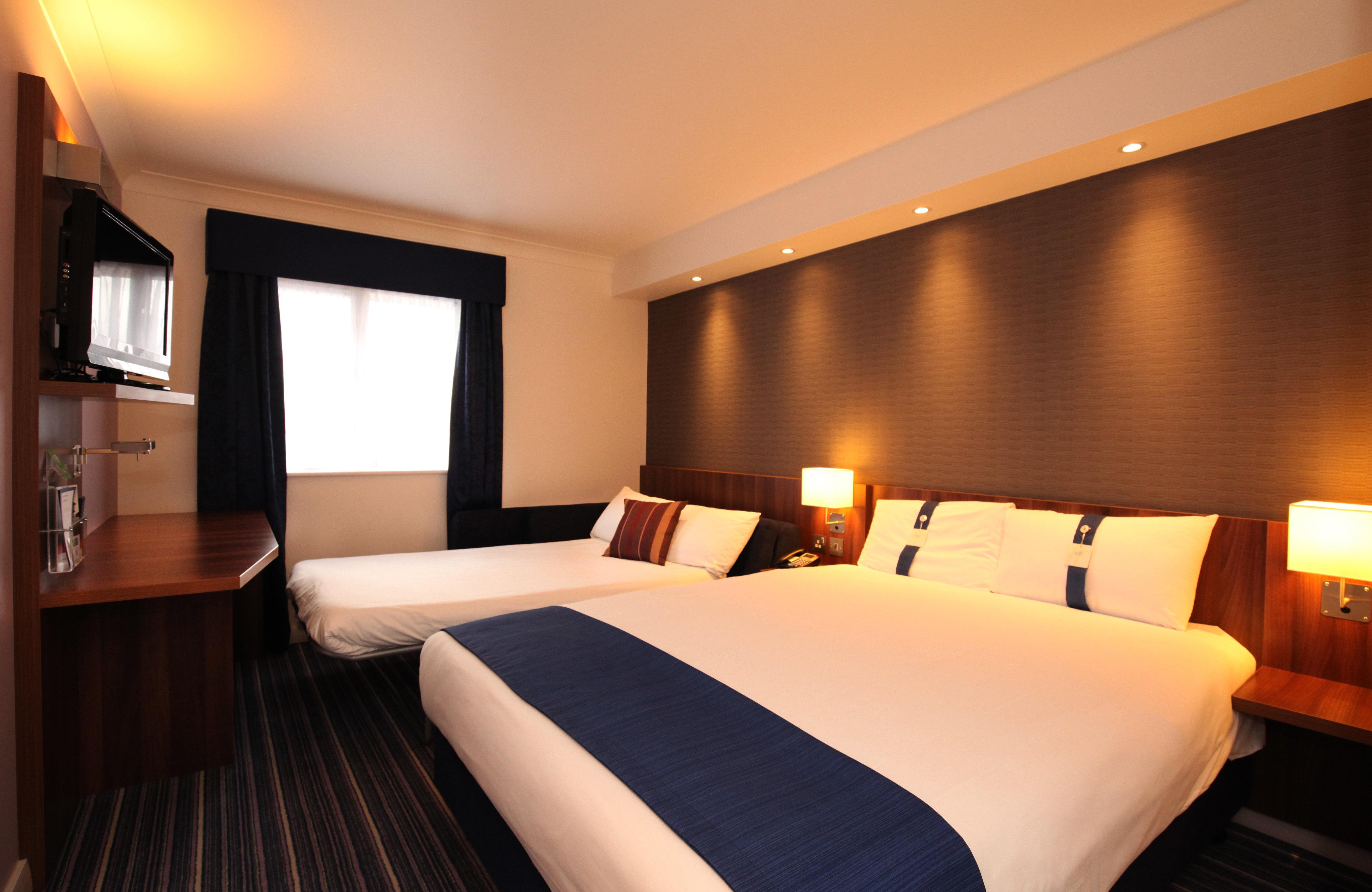 Holiday Inn Express Glenrothes By Ihg Екстер'єр фото