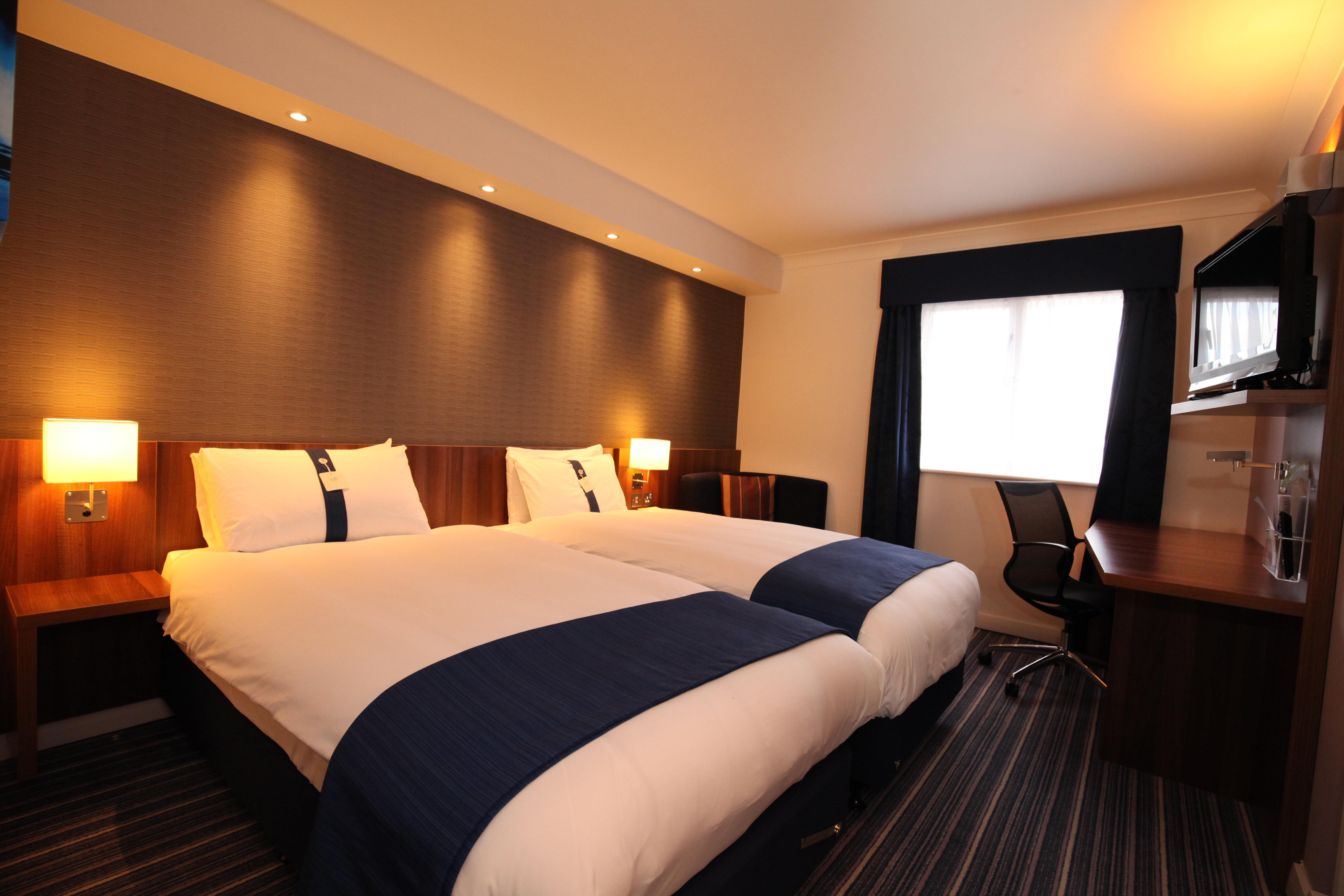 Holiday Inn Express Glenrothes By Ihg Екстер'єр фото