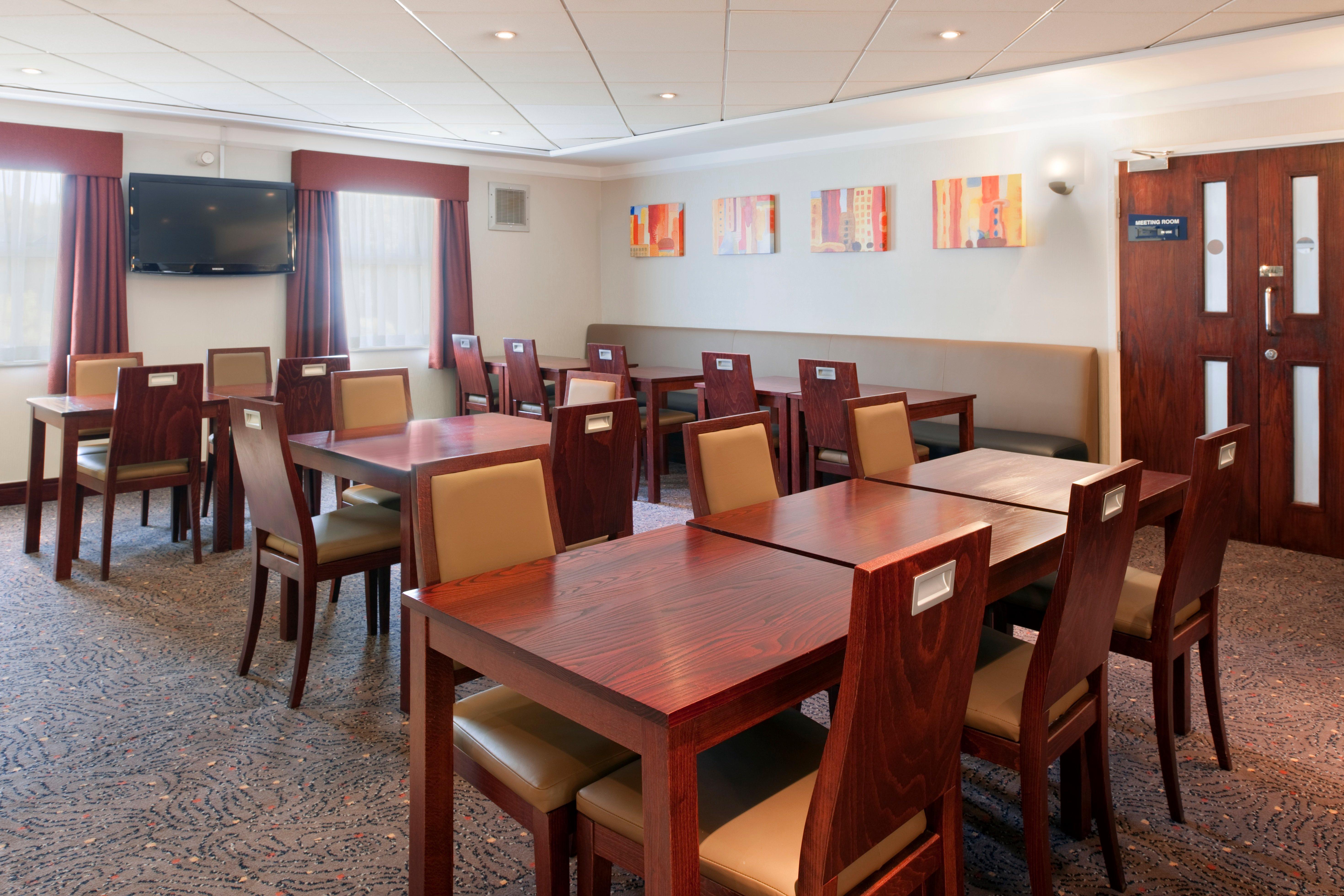 Holiday Inn Express Glenrothes By Ihg Екстер'єр фото