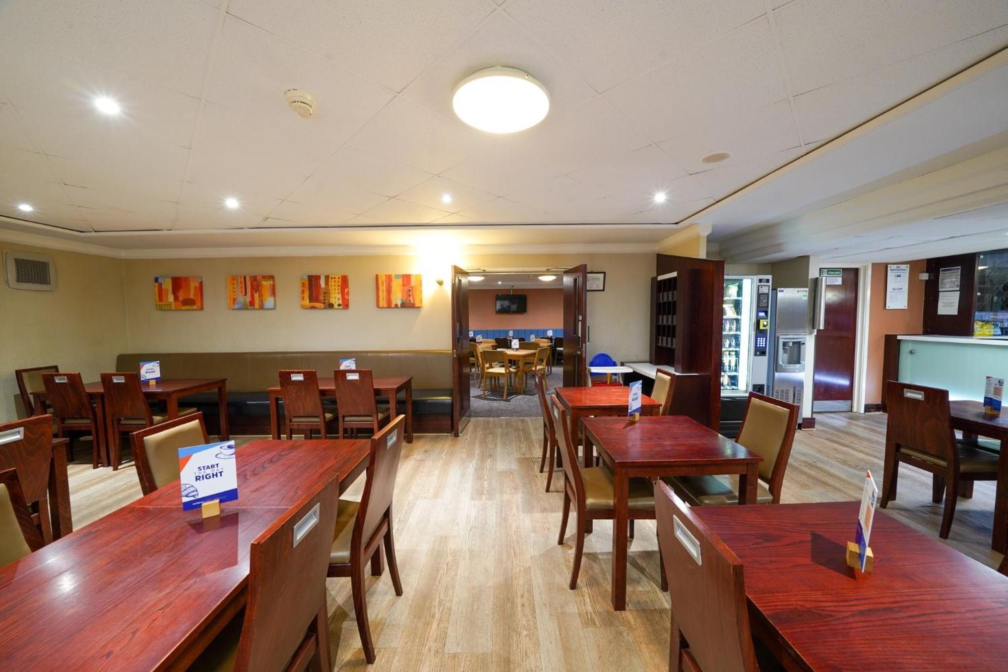 Holiday Inn Express Glenrothes By Ihg Екстер'єр фото