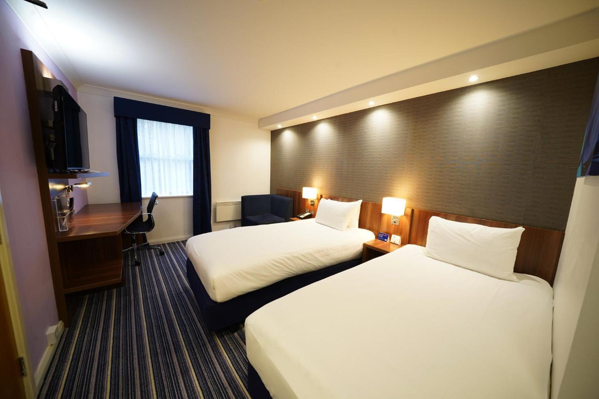 Holiday Inn Express Glenrothes By Ihg Екстер'єр фото