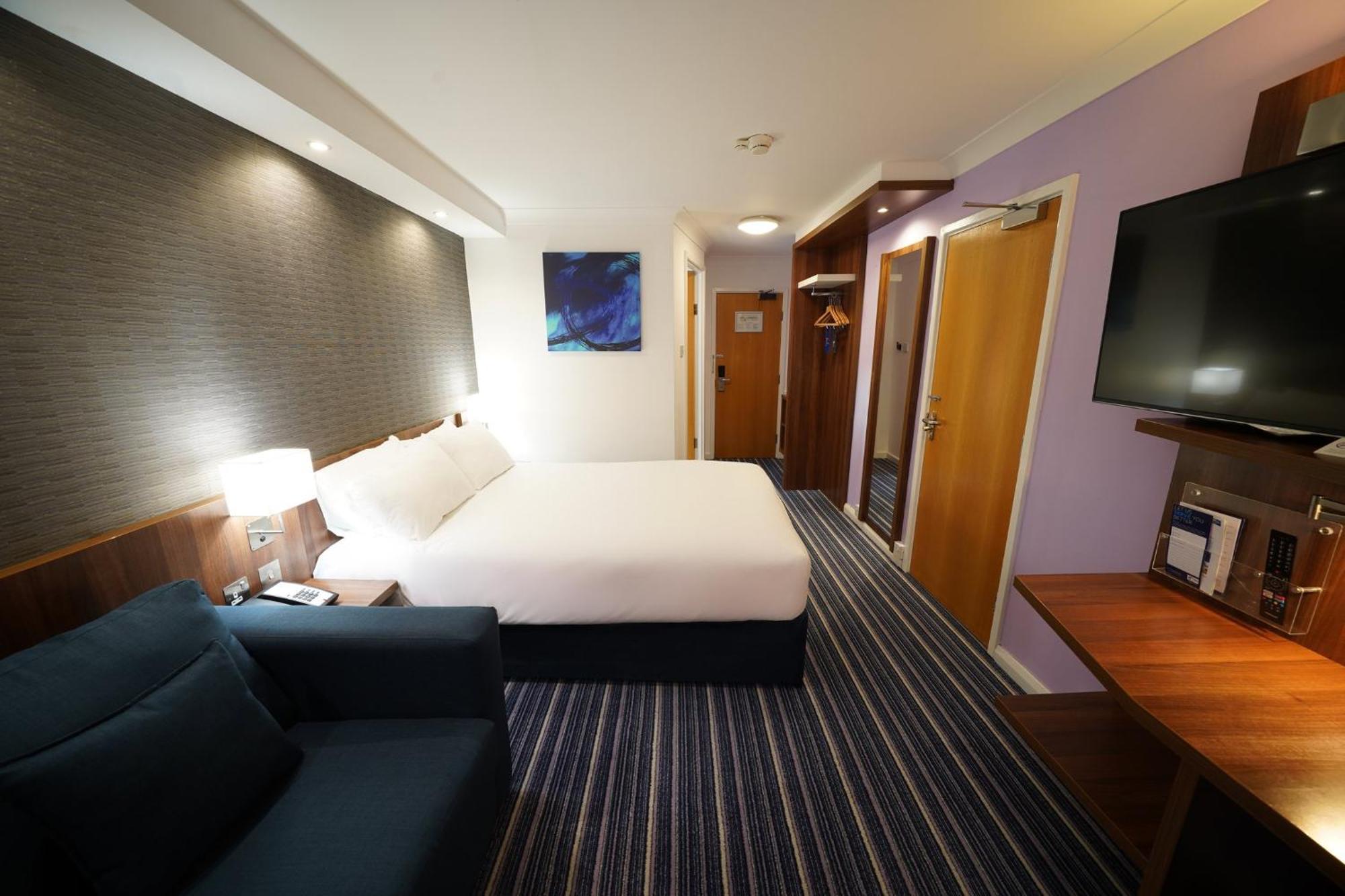 Holiday Inn Express Glenrothes By Ihg Екстер'єр фото