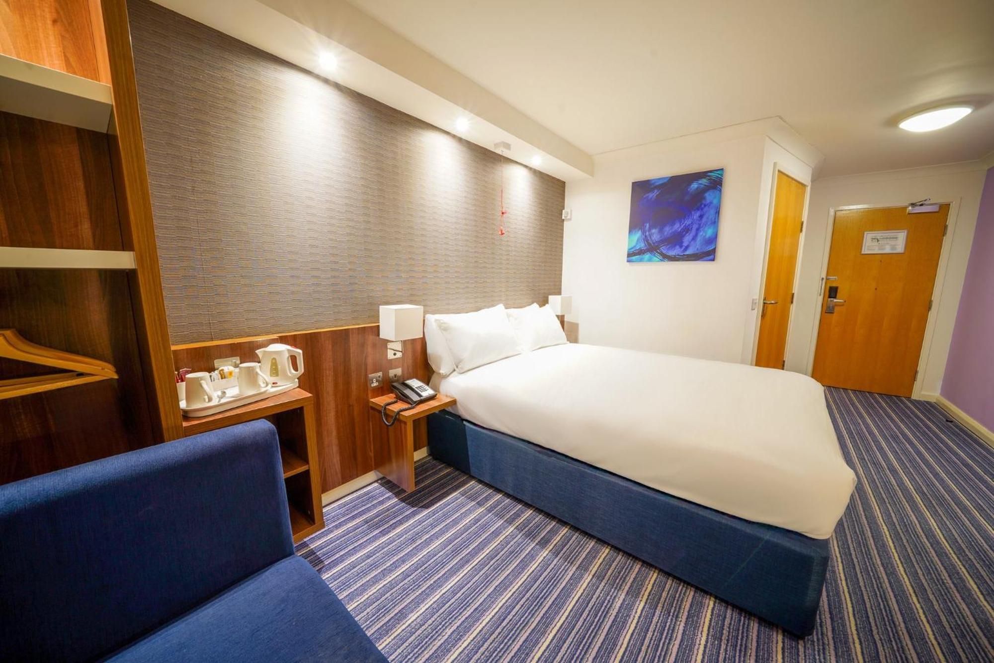 Holiday Inn Express Glenrothes By Ihg Екстер'єр фото