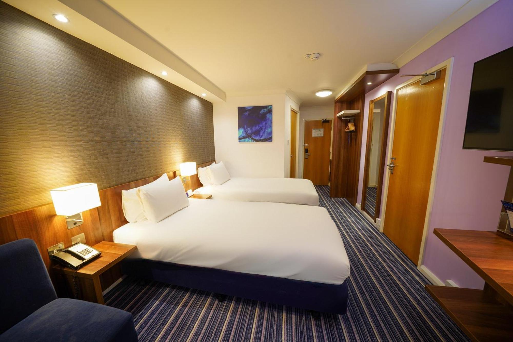 Holiday Inn Express Glenrothes By Ihg Екстер'єр фото