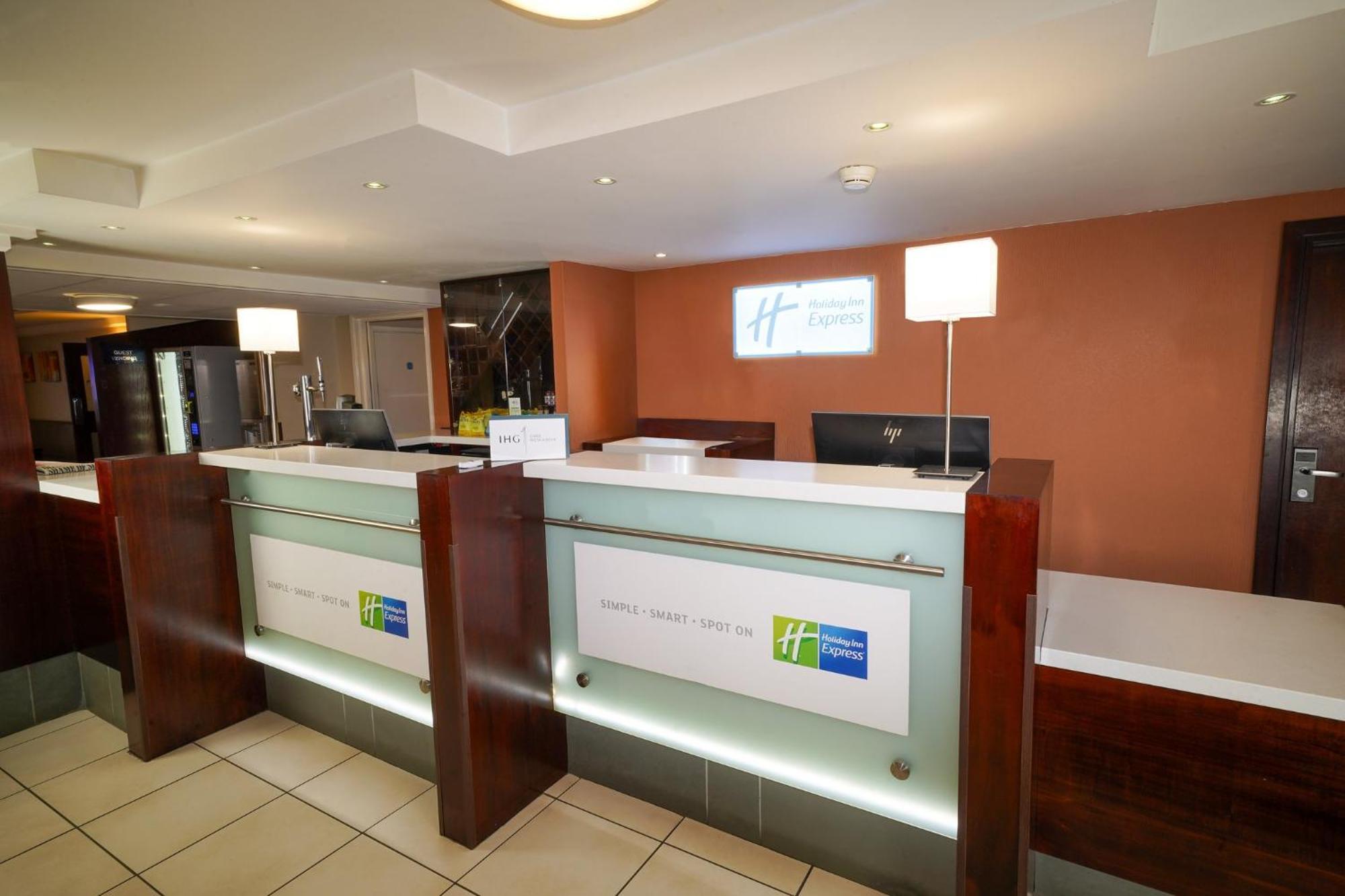 Holiday Inn Express Glenrothes By Ihg Екстер'єр фото