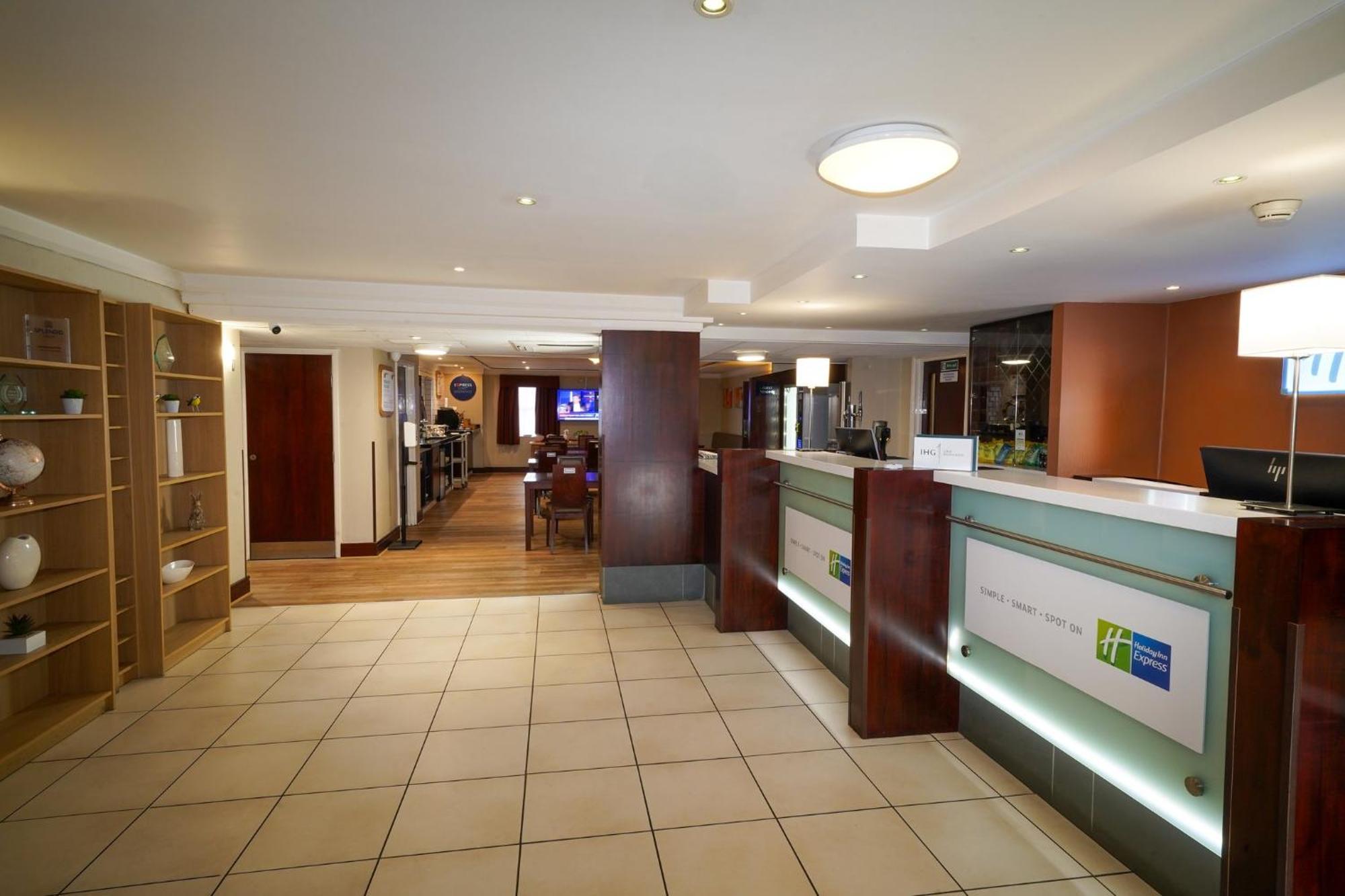 Holiday Inn Express Glenrothes By Ihg Екстер'єр фото