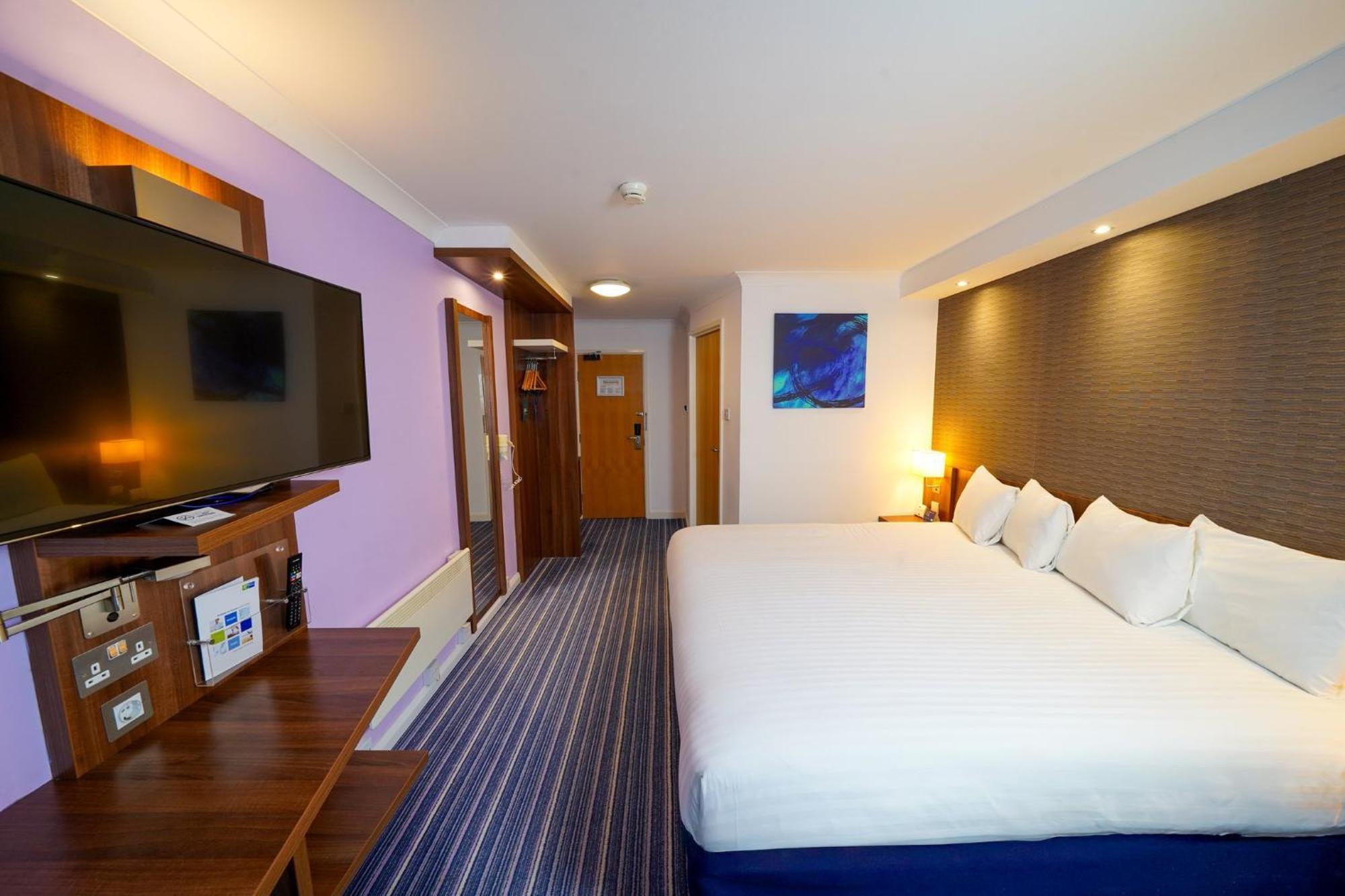 Holiday Inn Express Glenrothes By Ihg Екстер'єр фото