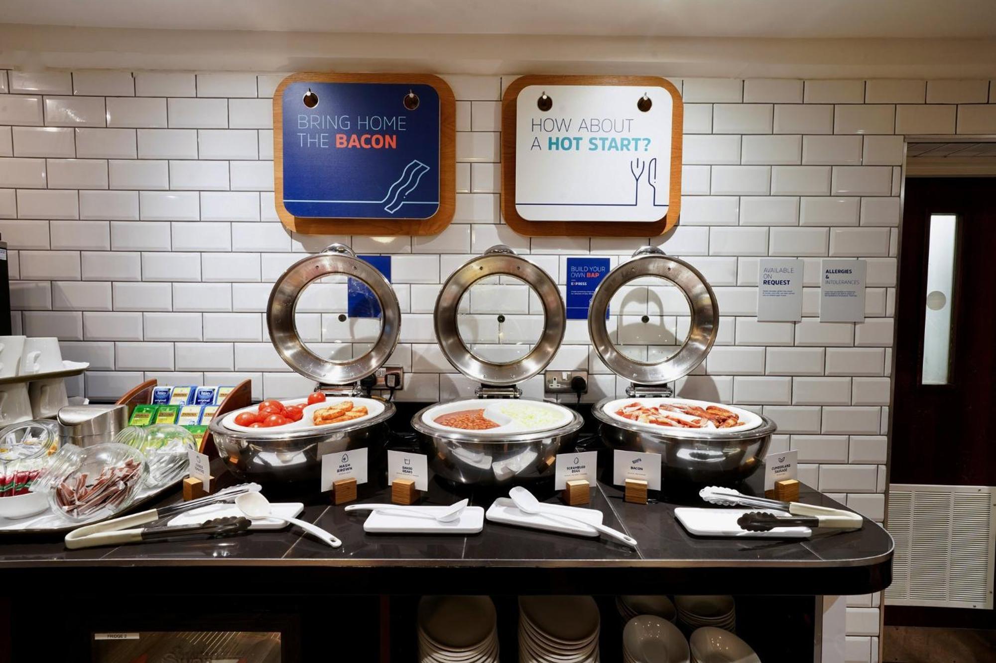 Holiday Inn Express Glenrothes By Ihg Екстер'єр фото